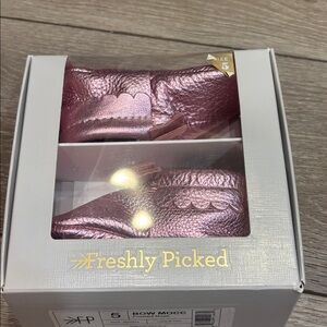 New! Freshly Picked Baby Moccasins size 5